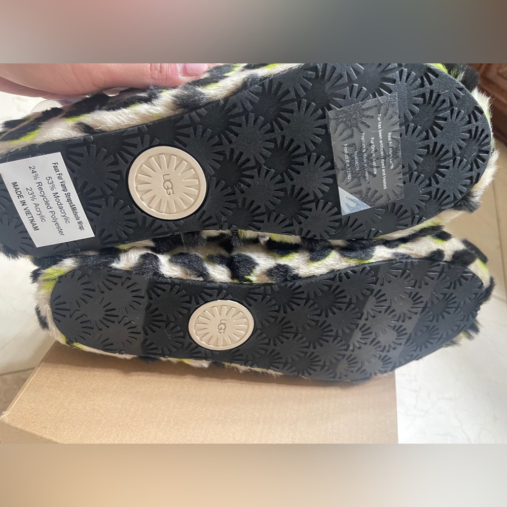 UGG Exclusive: Oh Yeah Cheetah Print Slides, size 10 - Picture 6 of 7